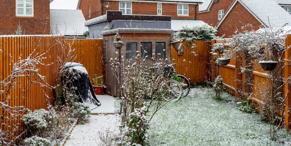 6 Garden Items To Store Before It Starts To Freeze In Winter