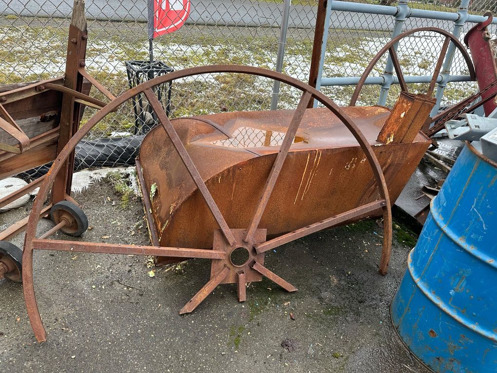 A fragment of a metal wheel with a rusty patina became a scaffold for a one-of-a-kind screen in Relish Gardens’ zone 9 display. (Courtesy Relish Gardens)