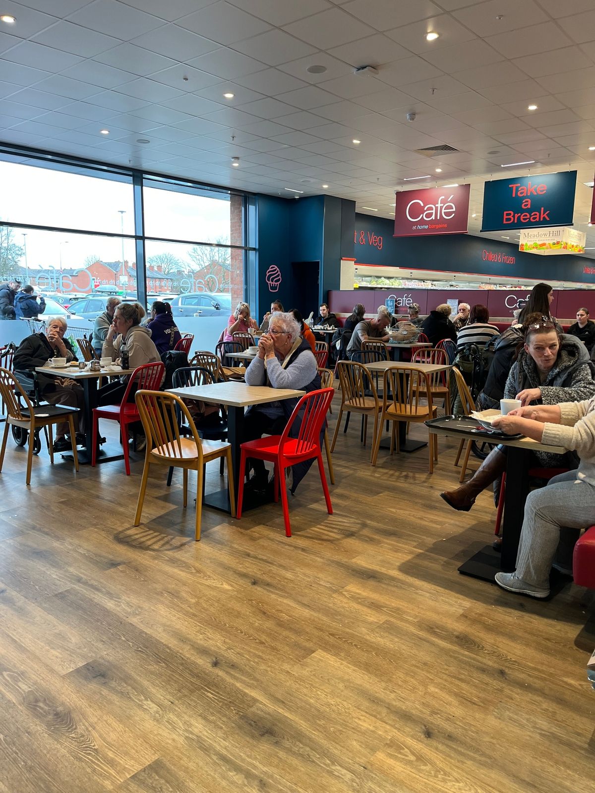 There were hardly any seats left in the cafe