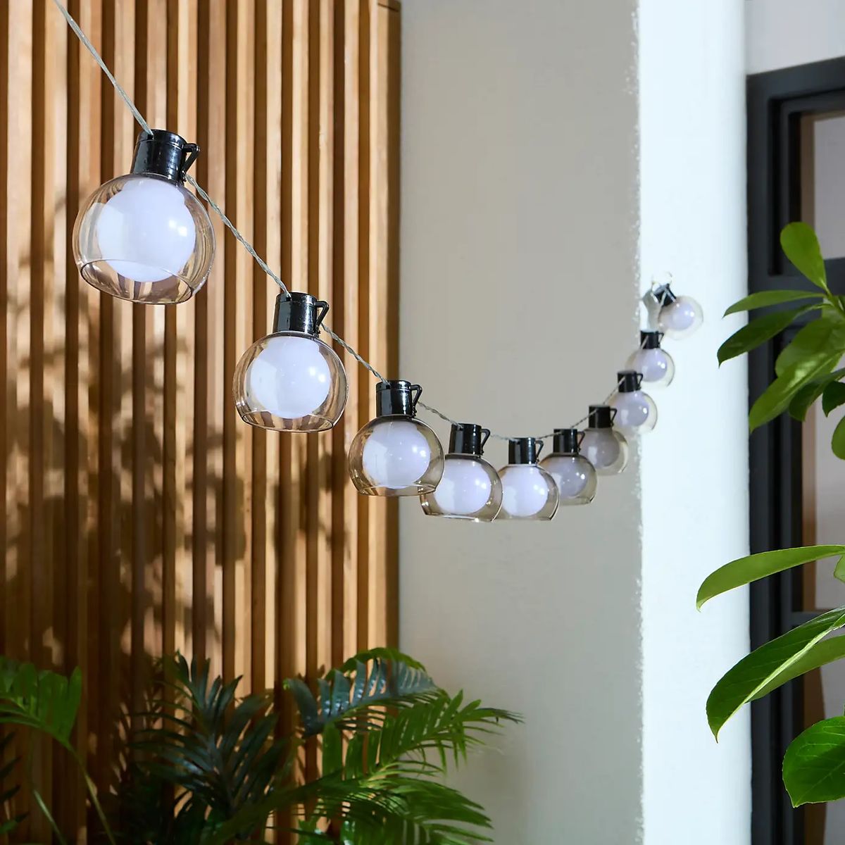 The Globe 10 LED Outdoor Solar String Lights