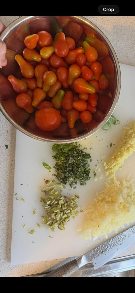 Heirloom Tomato seeds producing different tomatoes