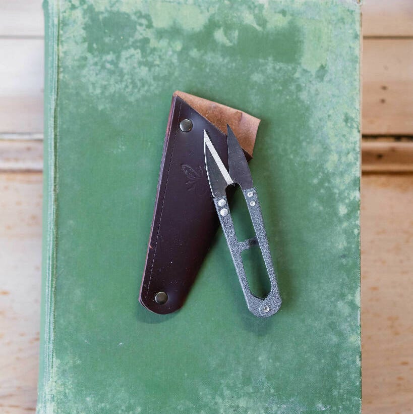 Garden Snips in Leather Pouch