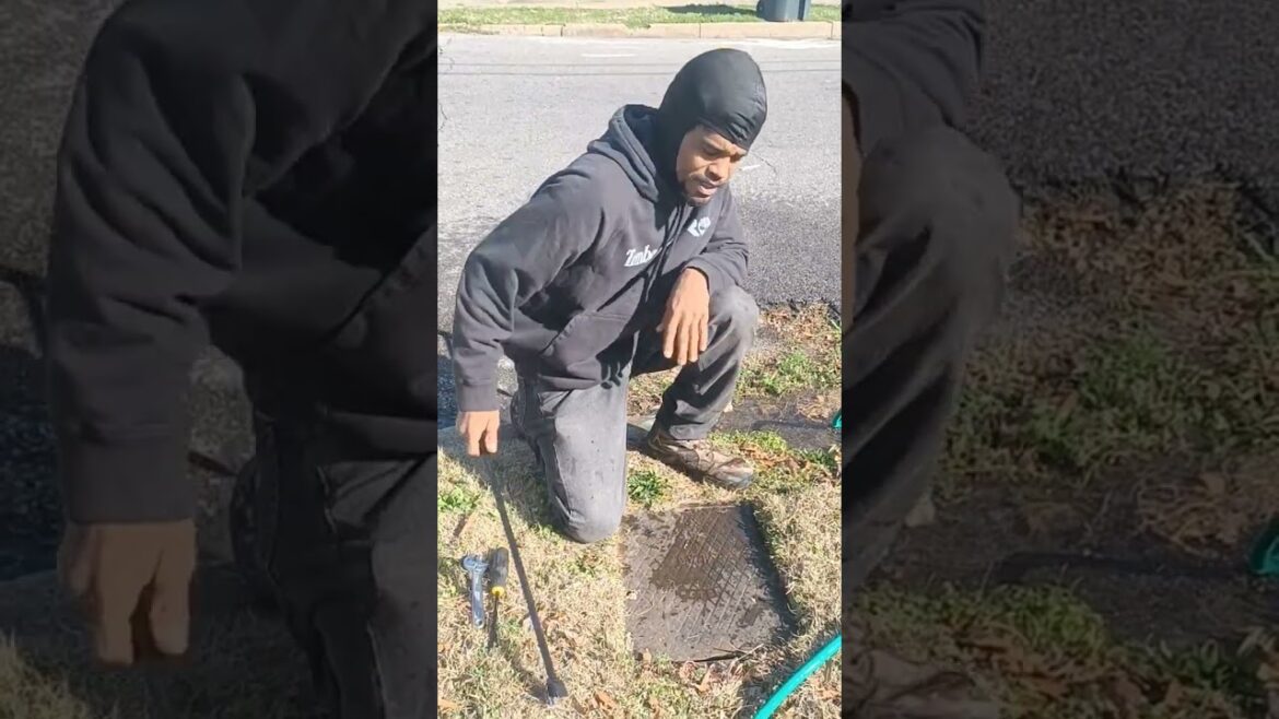 How to Turn off your Houses Main Water Supply .Water Key # handyman tips  # YouTube shorts