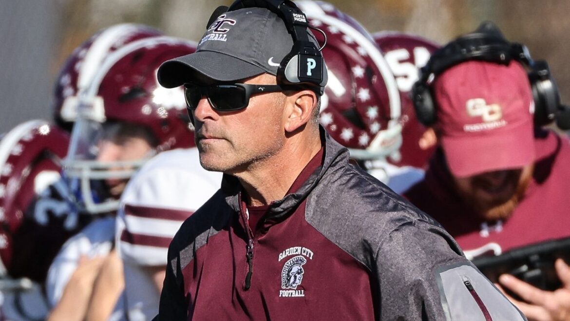 Garden City's Dave Ettinger to be celebrated at NFL Honors as a high school coach of the year