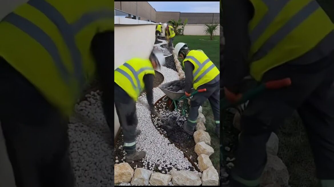 Beautiful Backyard Flower Bed Makeover 🤩 #landscaping #garden