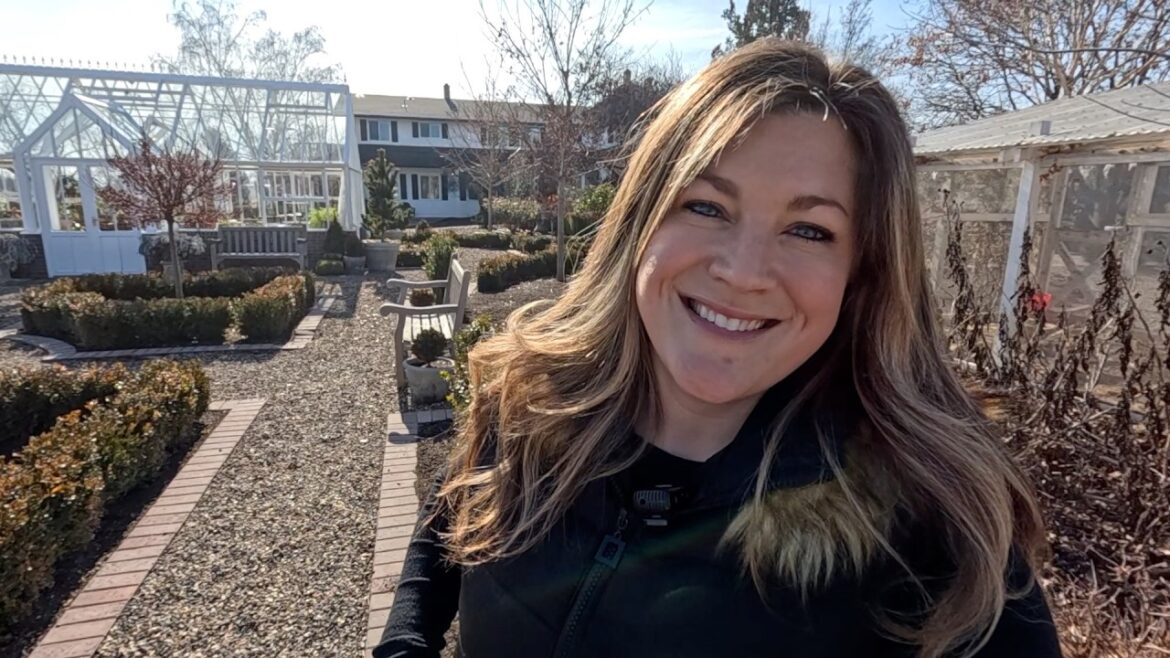 Chicken Coop Flower Bed Clean Out, Transplanting Lamb’s Ear & Repotting an African Violet! 😊🌿💪