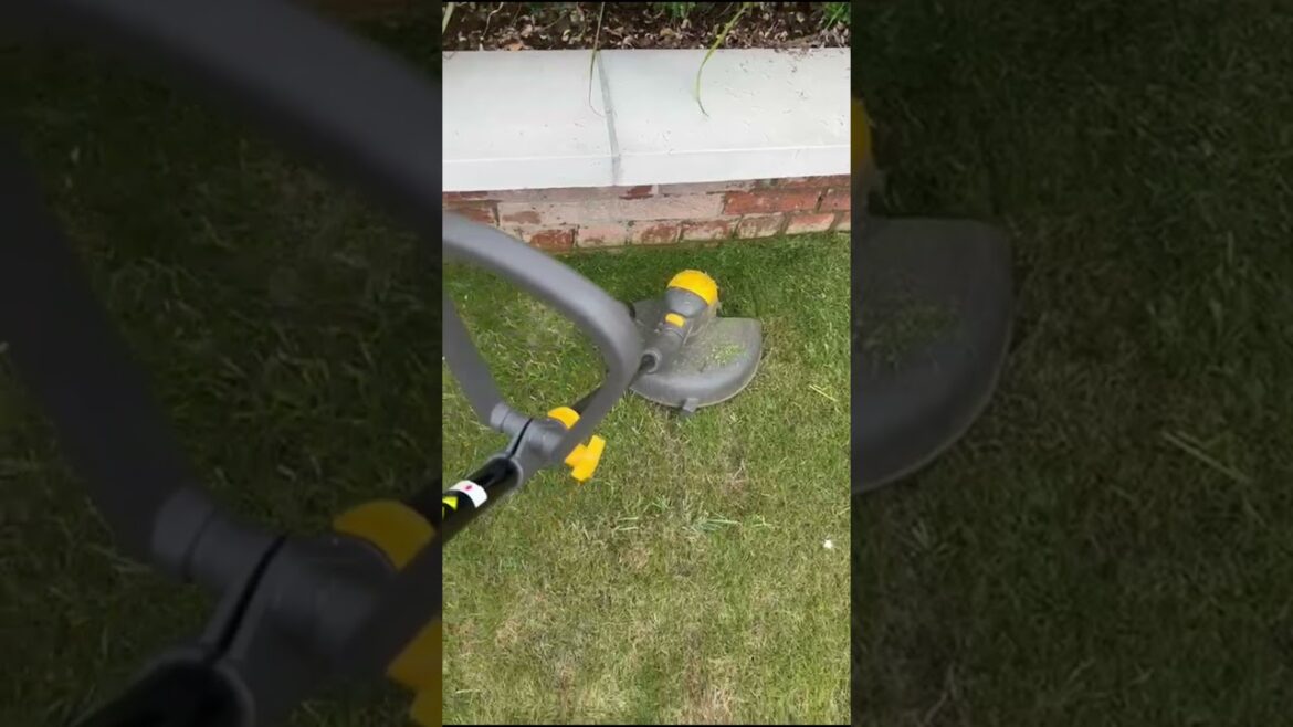 Ken uses Stiga's GT 300e to edge round a brick wall #gardening #tools