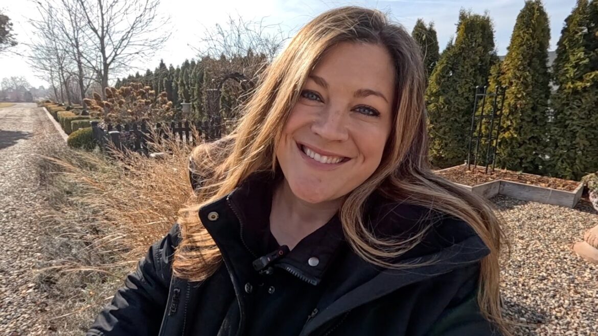 Cutting Back Lavender, Raised Bed Clean Up & Planting Onions! 💜✂️🧅