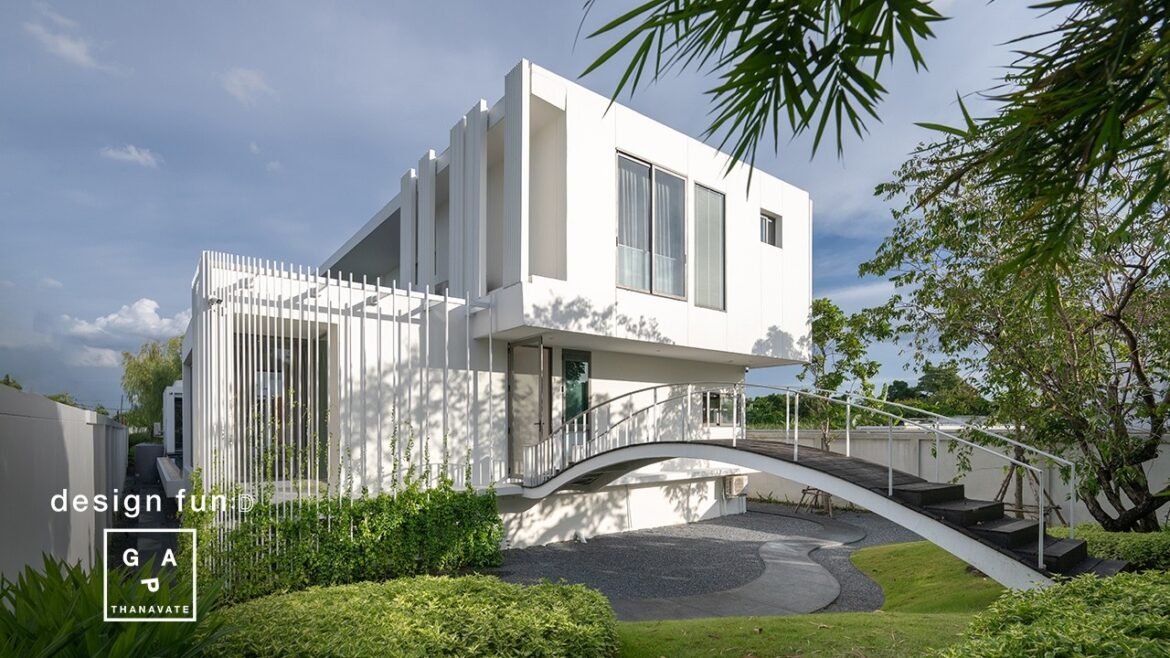 Baan Lert : บ้านโมเดิร์นที่มีสะพานข้ามสวนหลังบ้าน พร้อมมุมนั่งห้อยขาบนดาดฟ้าห้องนอน (ENG SUB.) Baan Lert : บ้านโมเดิร์นที่มีสะพานข้ามสวนหลังบ้าน พร้อมมุมนั่งห้อยขาบนดาดฟ้าห้องนอน (ENG SUB.)