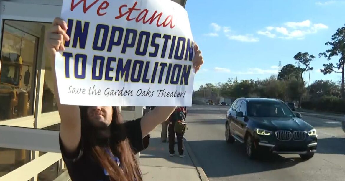 Garden Oaks Theater protest: Neighbors push to preserve historic Houston cinema