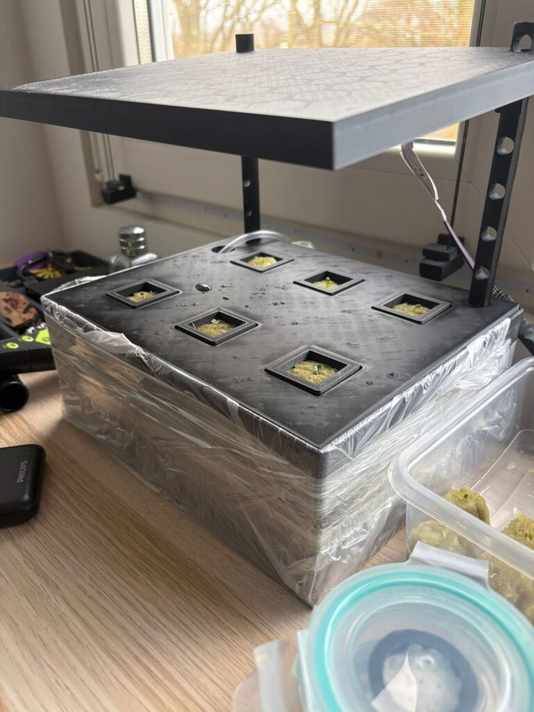 I designed a 3D printed hydroponic planter – free to download (would love feedback!)