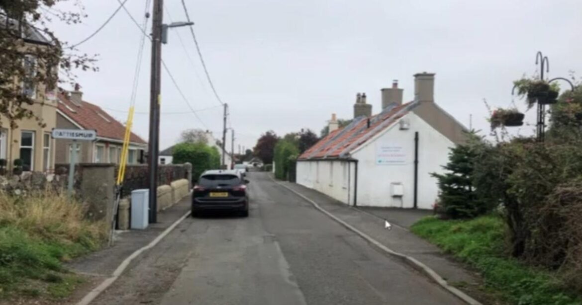 Two caravans to be sited in back garden at Pattiesmuir cottage Two caravans to be sited in back garden at Pattiesmuir cottage