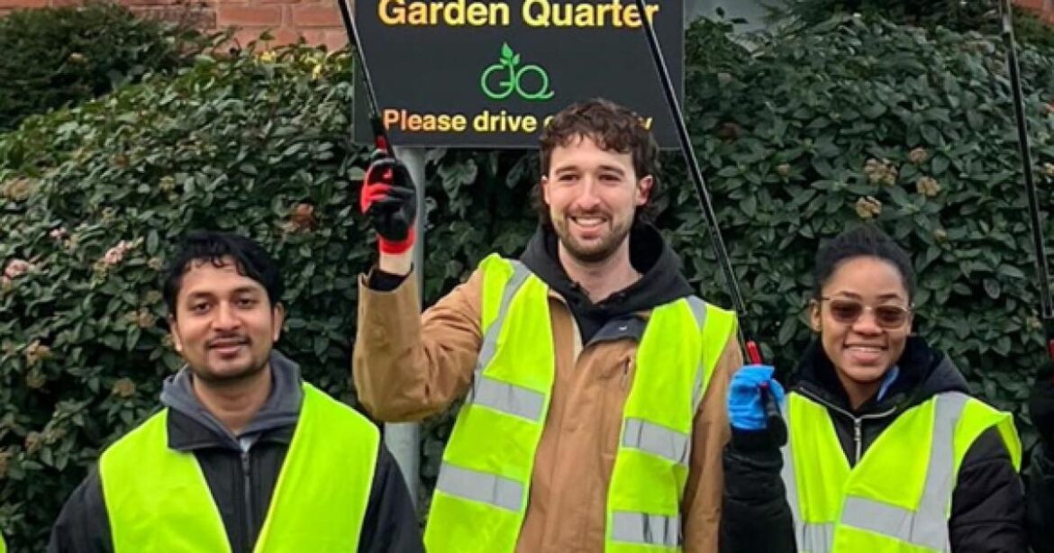 University of Chester students clean up in the Garden Quarter University of Chester students clean up in the Garden Quarter