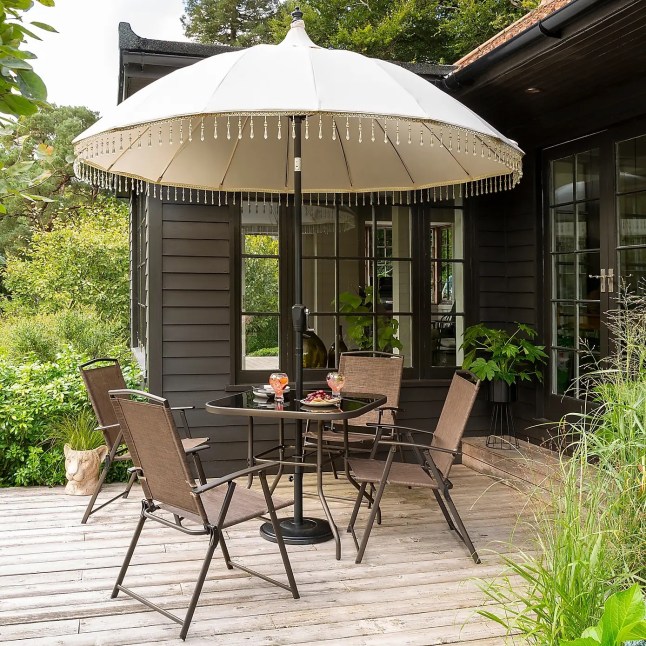 Oversized cream parasole