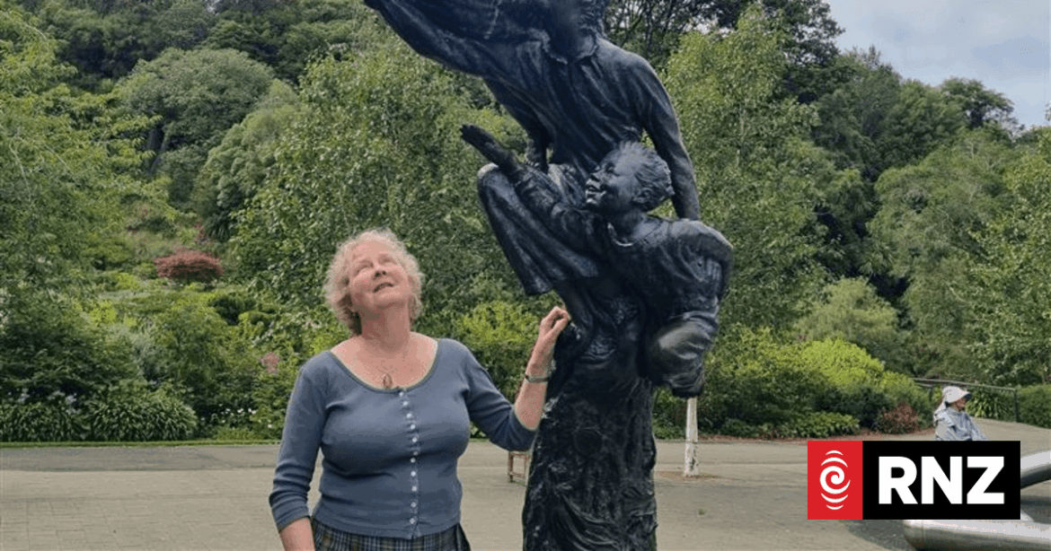 ‘It’s me’: Statue model comes face-to-face with younger self 60 years later 'It's me': Statue model comes face-to-face with younger self 60 years later