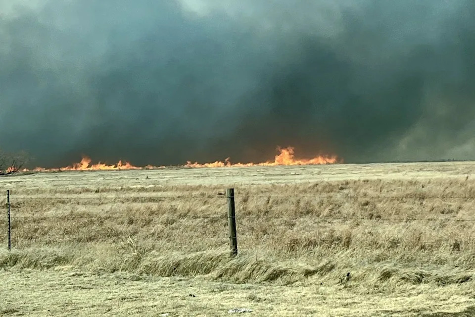 An 11-mile-long wildfire in Finney County. (Courtesy: Garden City Fire Department)