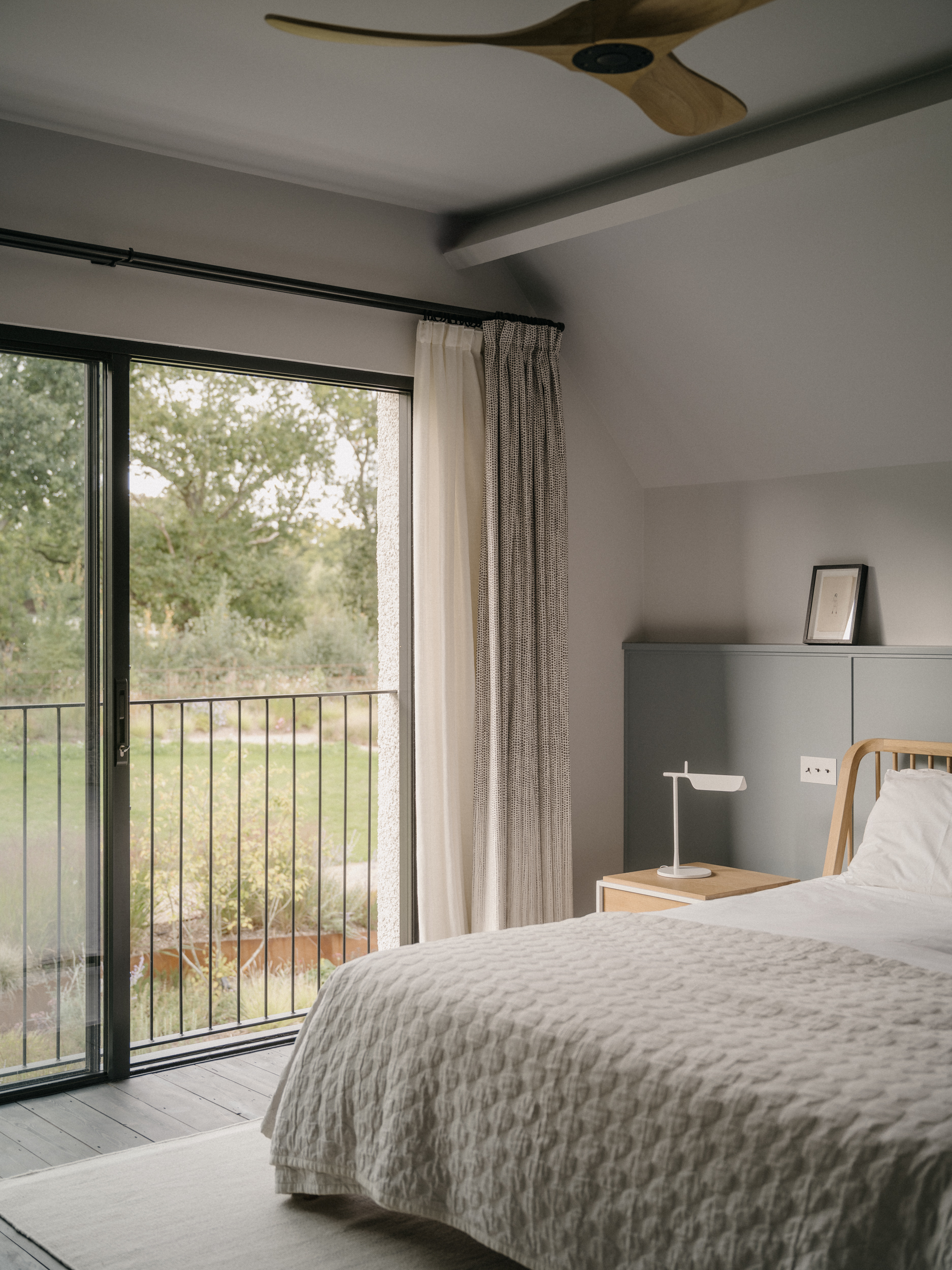 TE Residence, UK, by Dedraft