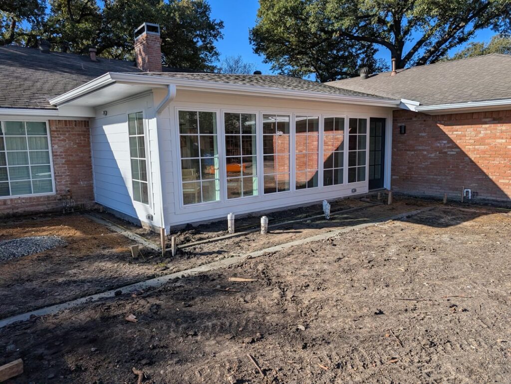 Concrete landscape curb for dry-laid bluestone patio