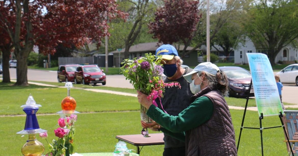 Adult Art Night hosted by Sugar River Gardeners | Local News Adult Art Night hosted by Sugar River Gardeners | Local News
