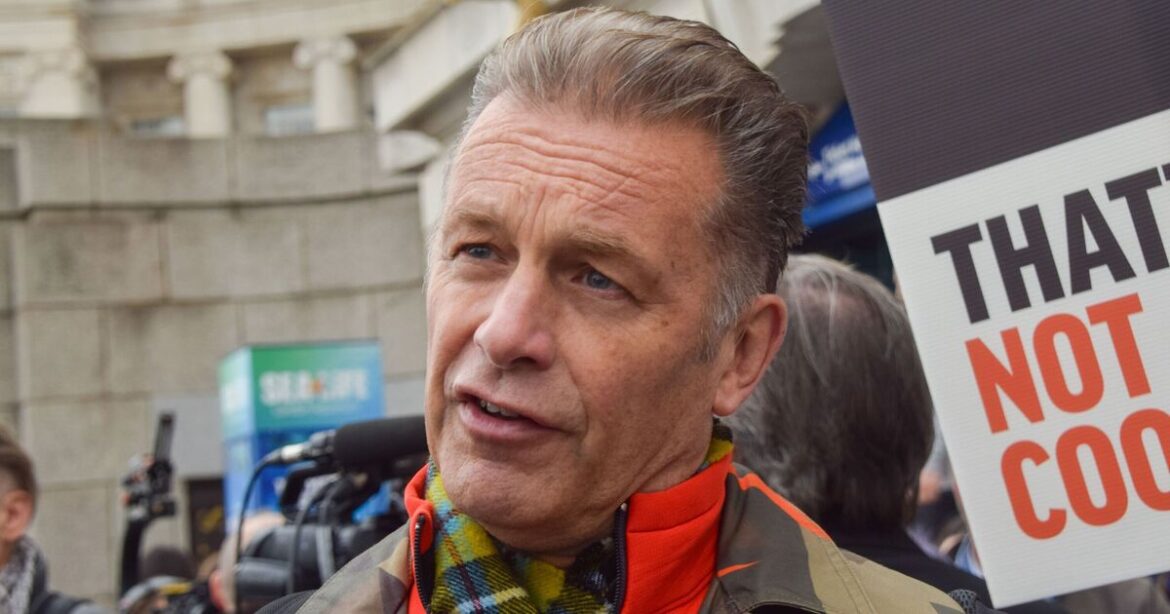 Chris Packham to live stream birds in his garden in boost for nature | UK | News