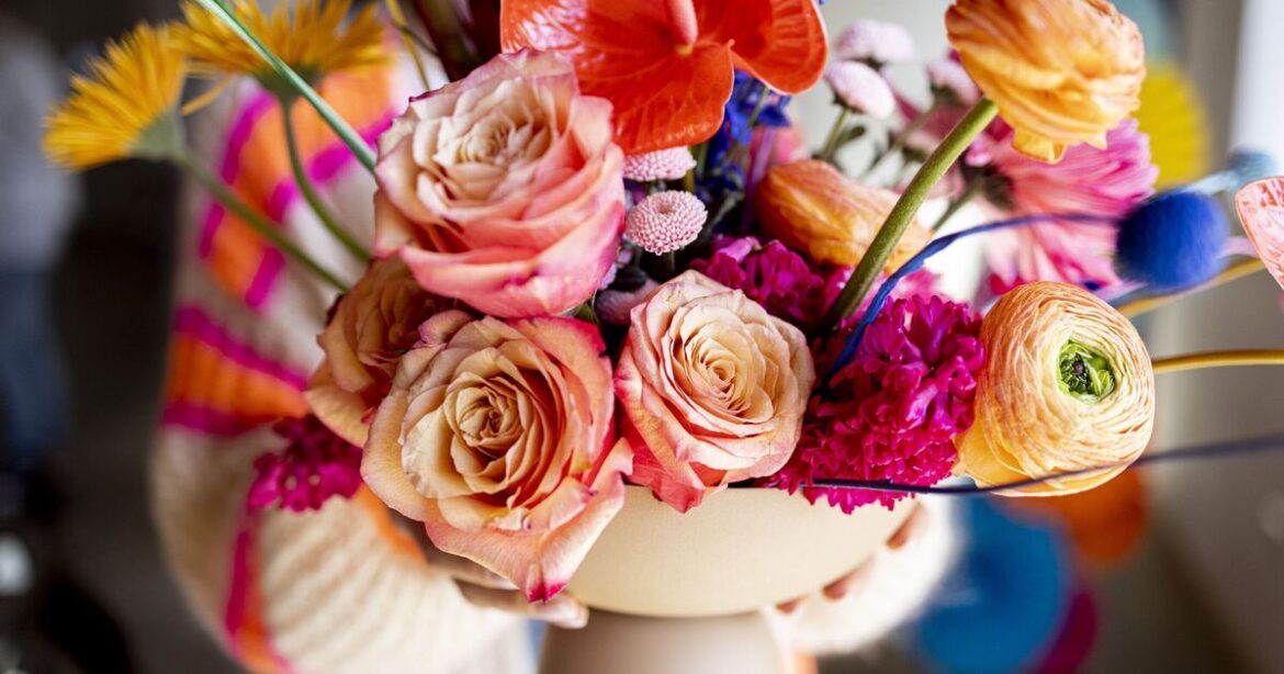 I'm a gardener and Valentine's flowers will last for weeks if fed 6 items