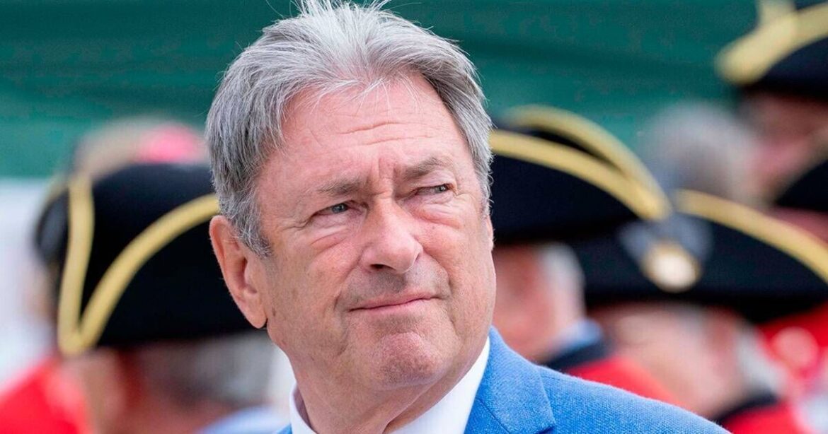 Alan Titchmarsh forced to ‘slash home price by £450,000’ in setback | Celebrity News | Showbiz & TV Alan Titchmarsh forced to 'slash home price by £450,000' in setback | Celebrity News | Showbiz & TV