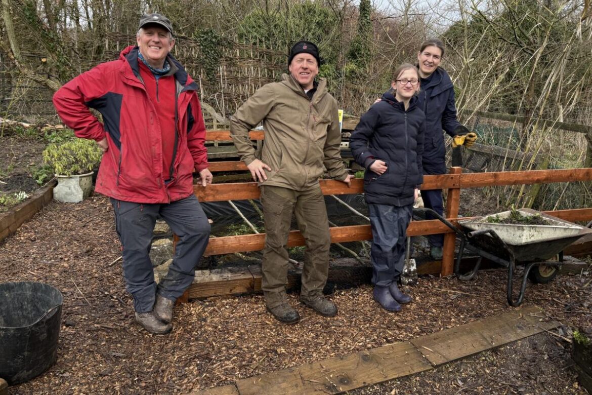 Mayor of Wantage helps out at the Parkinsons.Me garden