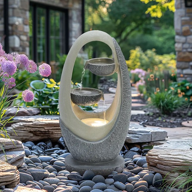 Oval water feature