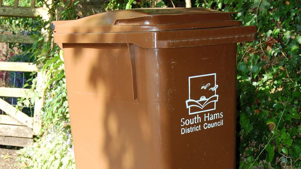 Gardeners invited to sign up for waste collection Gardeners invited to sign up for waste collection