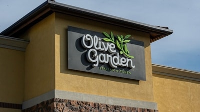 Tragic incident at a Pennsylvania Olive Garden sees a cook take his own life in the restaurant kitchen. Photographer: David Paul Morris/Bloomberg (Bloomberg)