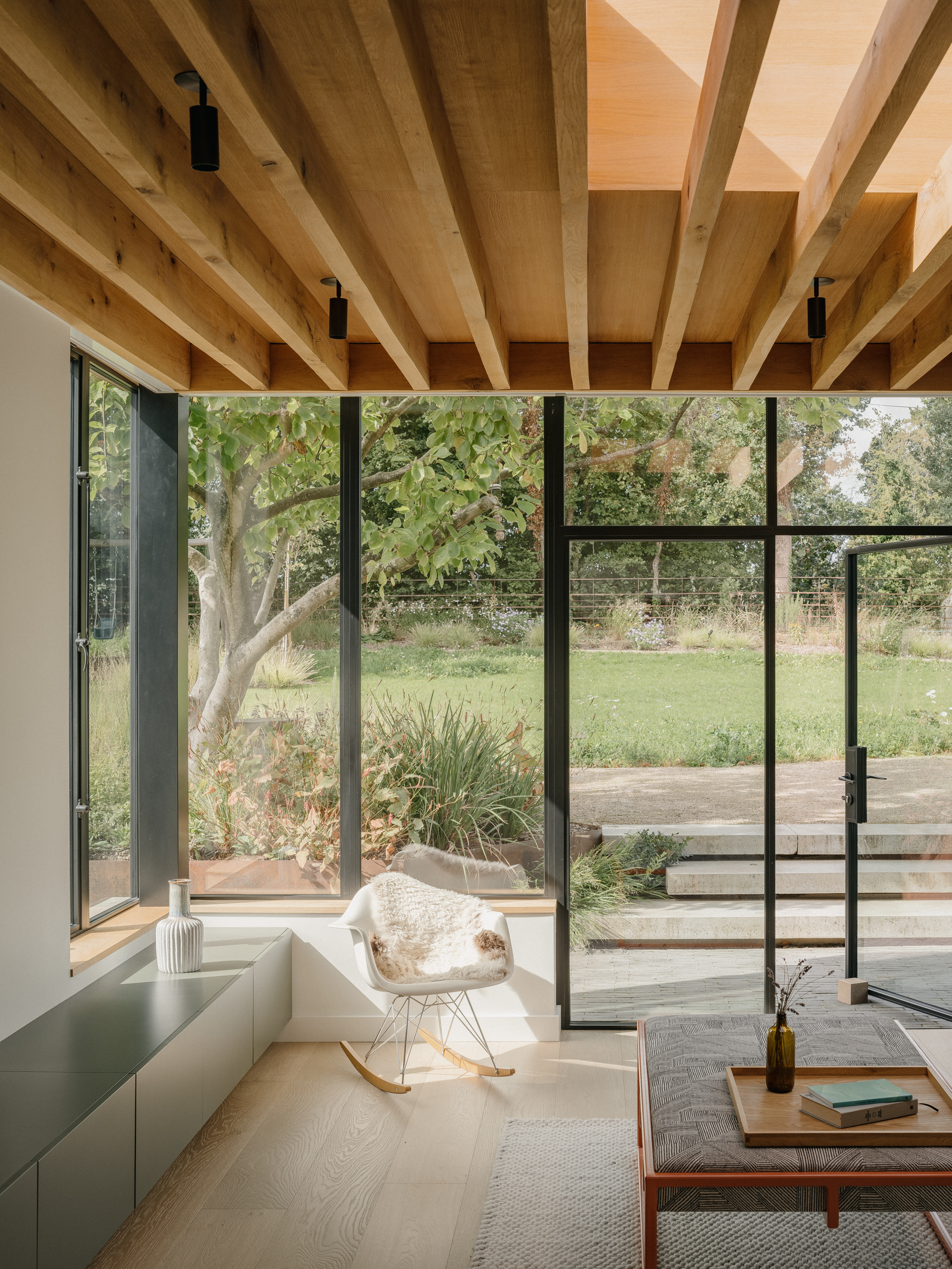 TE Residence, UK, by Dedraft