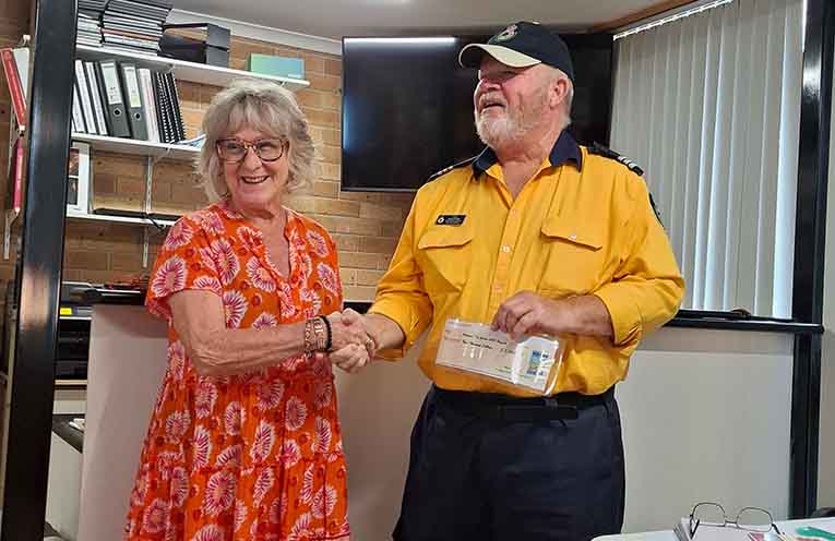 Tea Gardens’ ‘Gallery in the Garden’s’ Mambo raffle supports local fire brigade Tea Gardens’ ‘Gallery in the Garden’s’ Mambo raffle supports local fire brigade