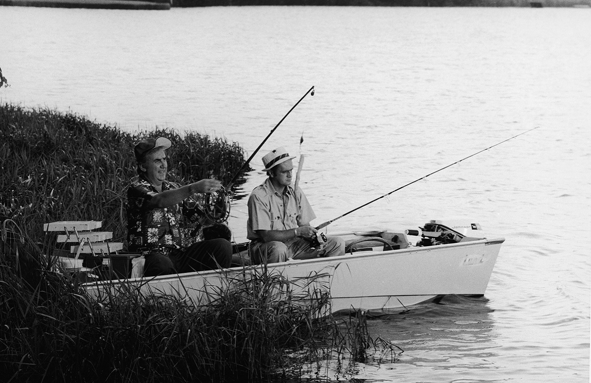 1972 | American television host Ed McMahon and comedian Bob...