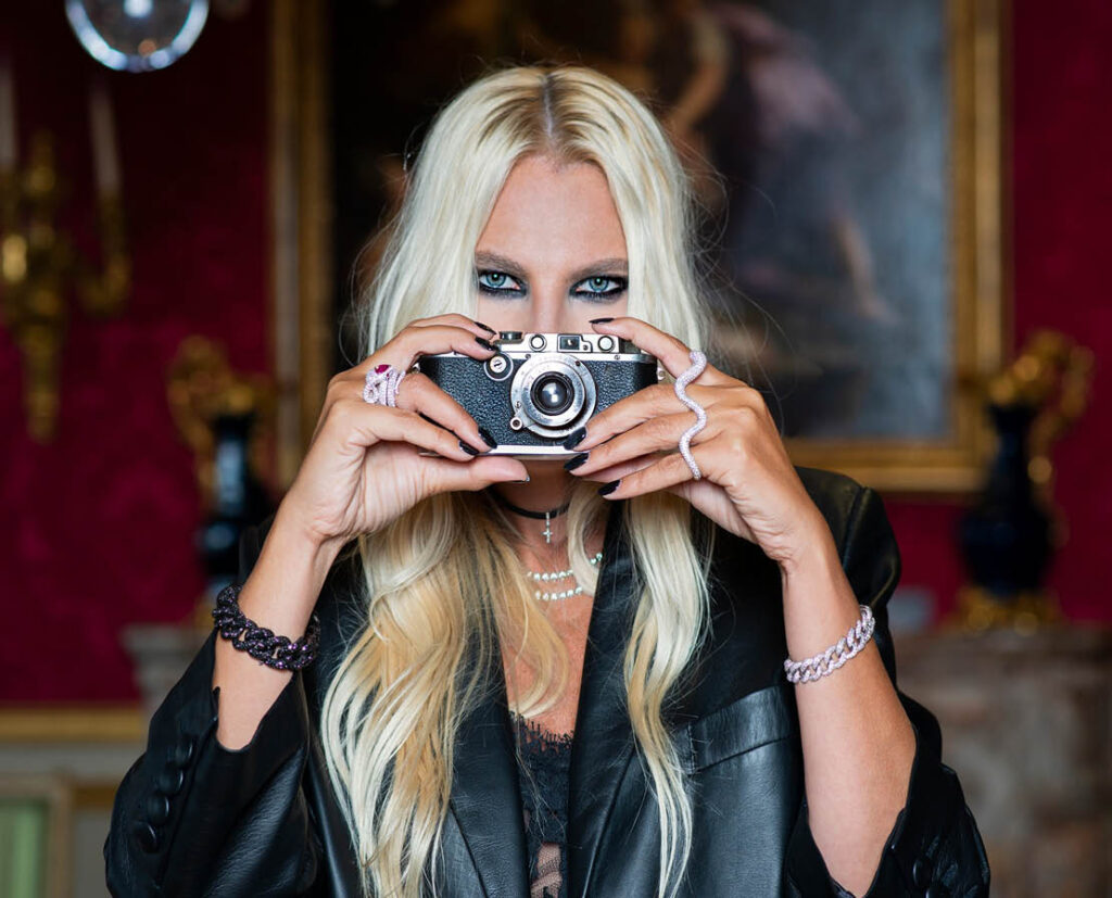 Midnight Garden, STÉFÈRE Jewelry’s Midnight Garden captures Corina Larpin’s bold vision of nature Midnight Garden, STÉFÈRE Jewelry’s Midnight Garden captures Corina Larpin’s bold vision of nature