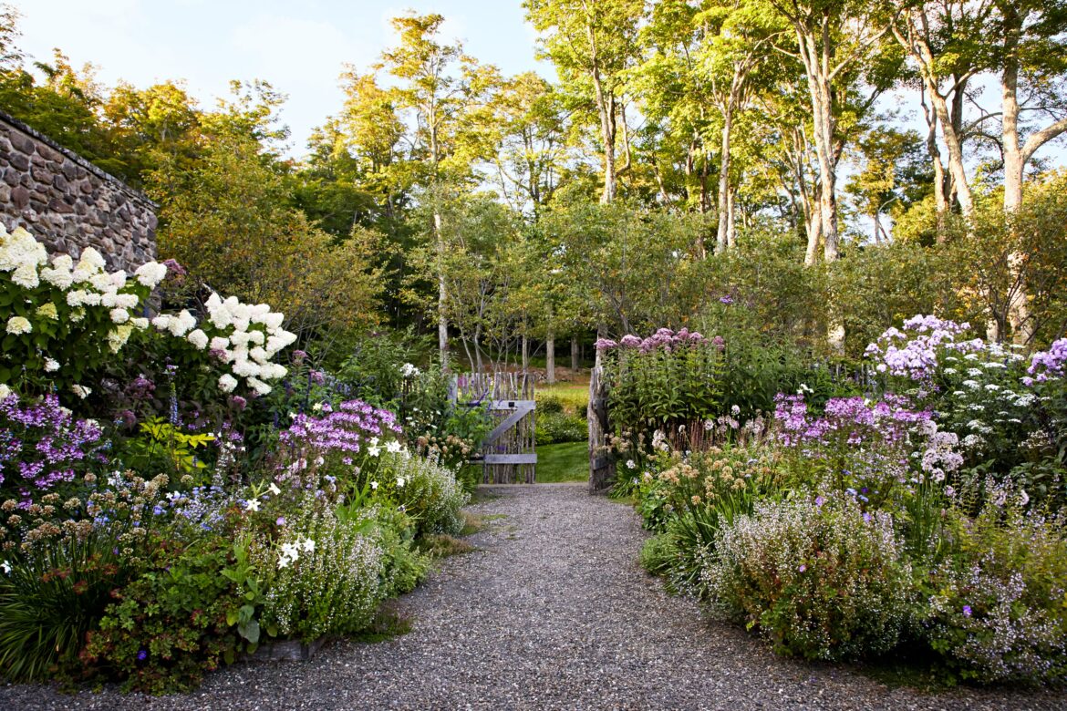 9 English Garden Design Ideas That Bring Cottage-Style Charm to Any Yard