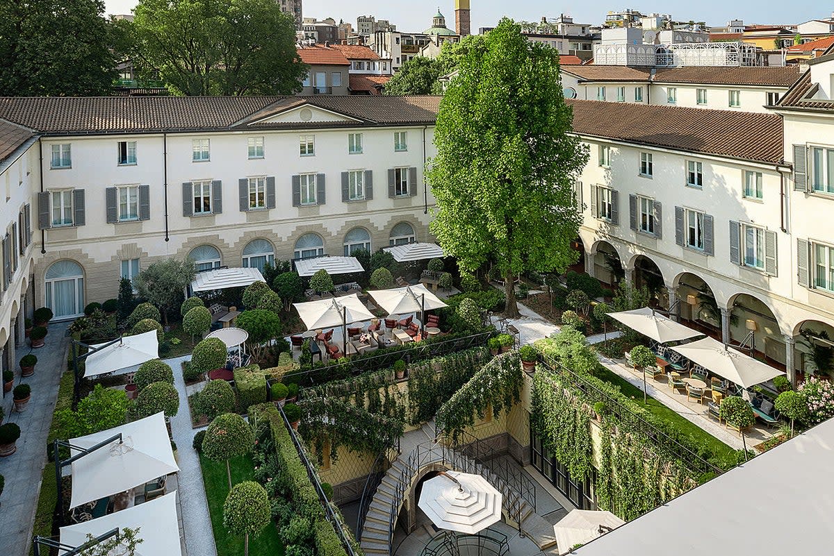 The hotel’s cloistered garden serves drinks under twinkling lights (Four Seasons Milan)