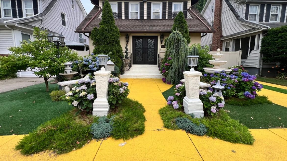 “All the Queens Gardens” Photo Talk with Photographer Rafael Herrin-Ferri "All the Queens Gardens" Photo Talk with Photographer Rafael Herrin-Ferri