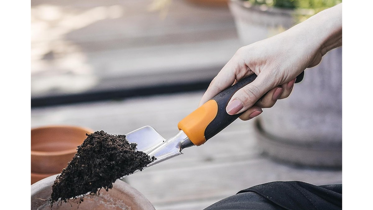 Make planting simple with the help of a hand trowel.