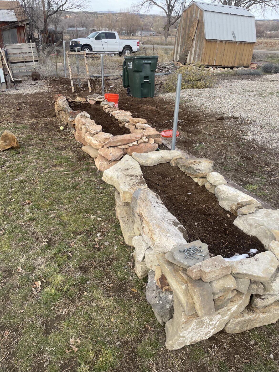 Building stone beds