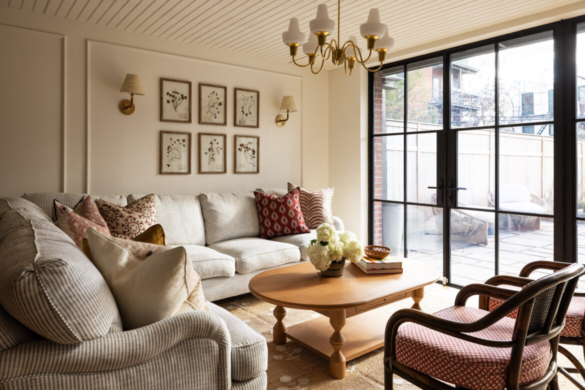 Boerum Hill Garden Floor Taps English Design LIVING ROOM WITH STEEL AND GLASS WALL