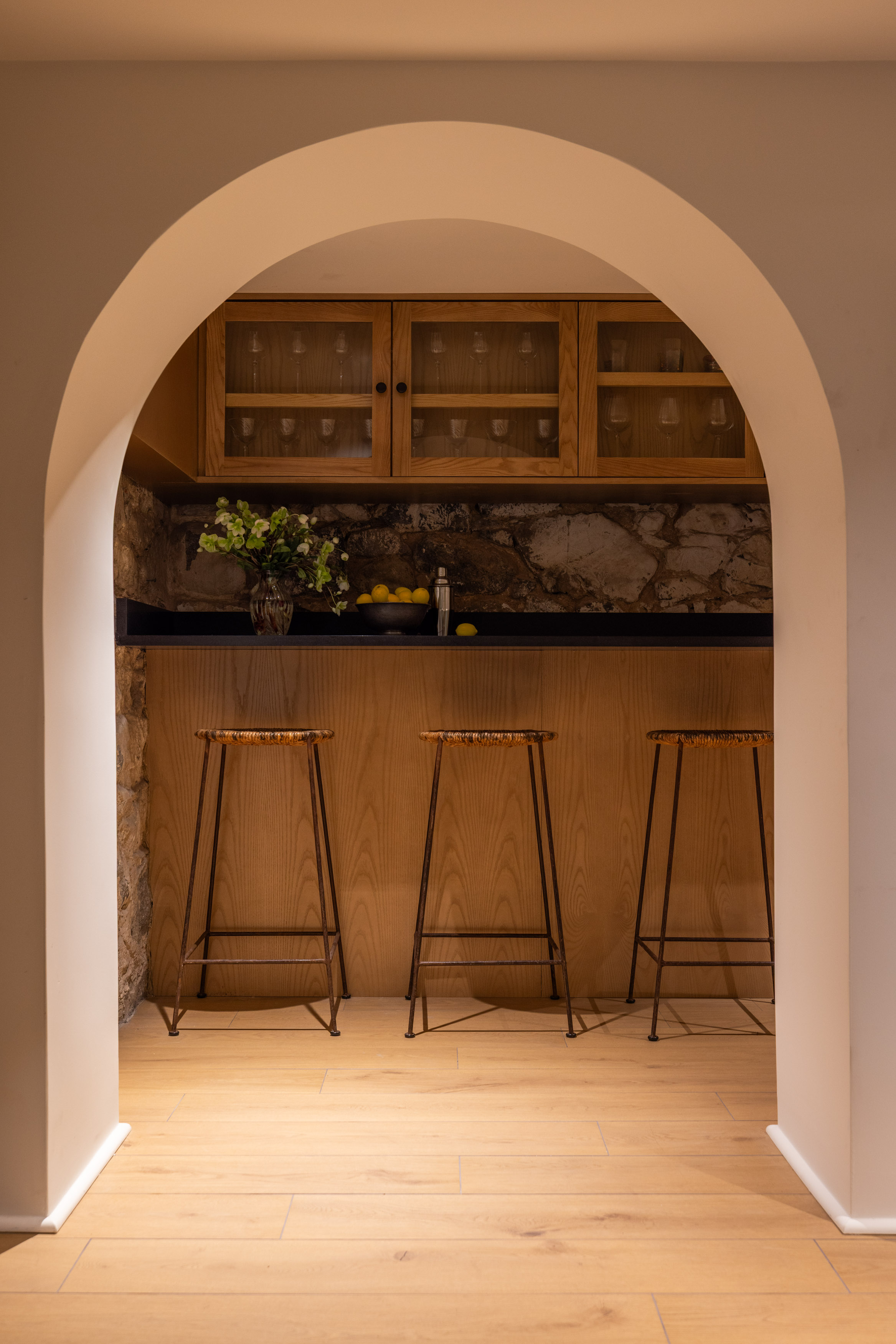 BASEMENT BAR BIG ARCH