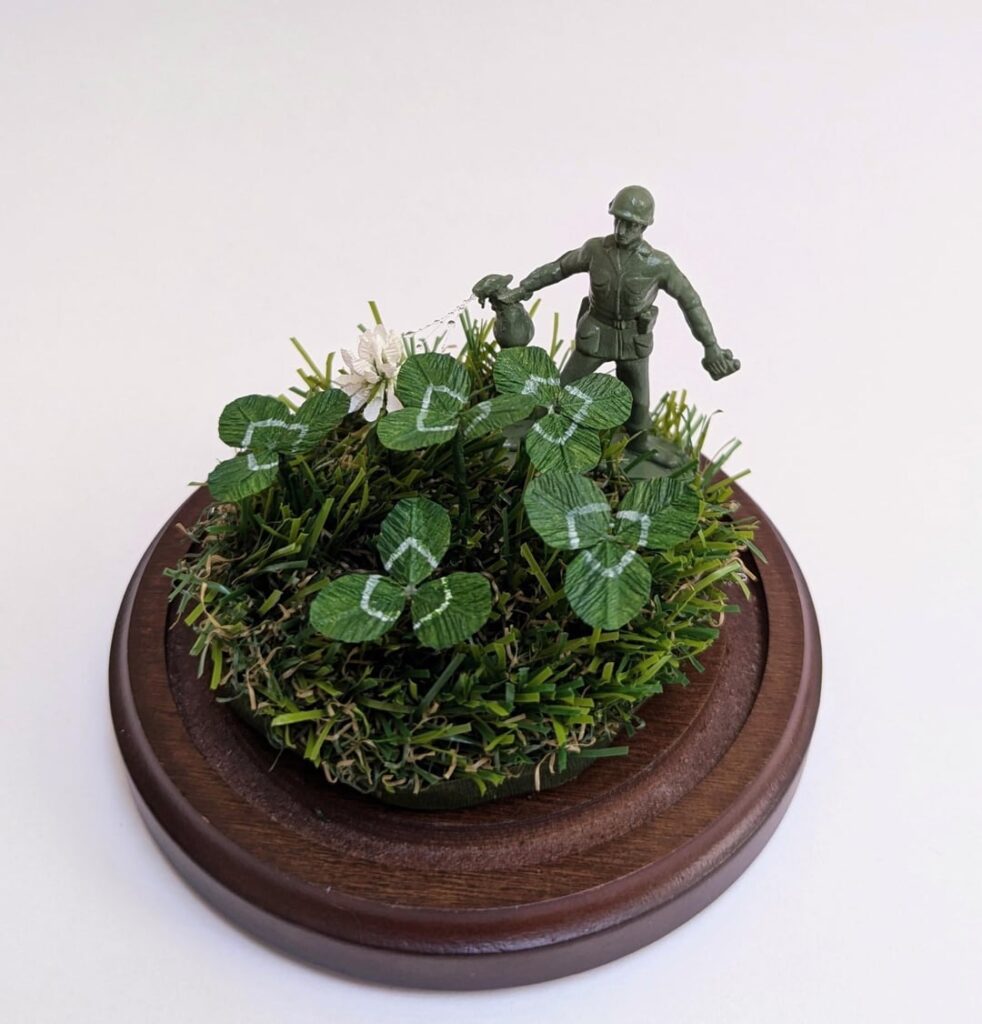 A small version of a sculpture I shared here (being auctioned off to aid MN!) A small version of a sculpture I shared here (being auctioned off to aid MN!)