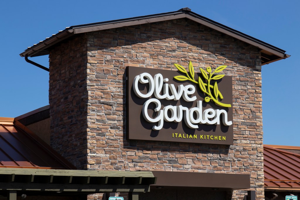 Olive Garden Italian Restaurant sign and exterior.