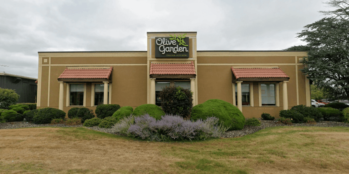 Olive Garden worker dies after throwing himself into deep fryer in front of screaming colleagues