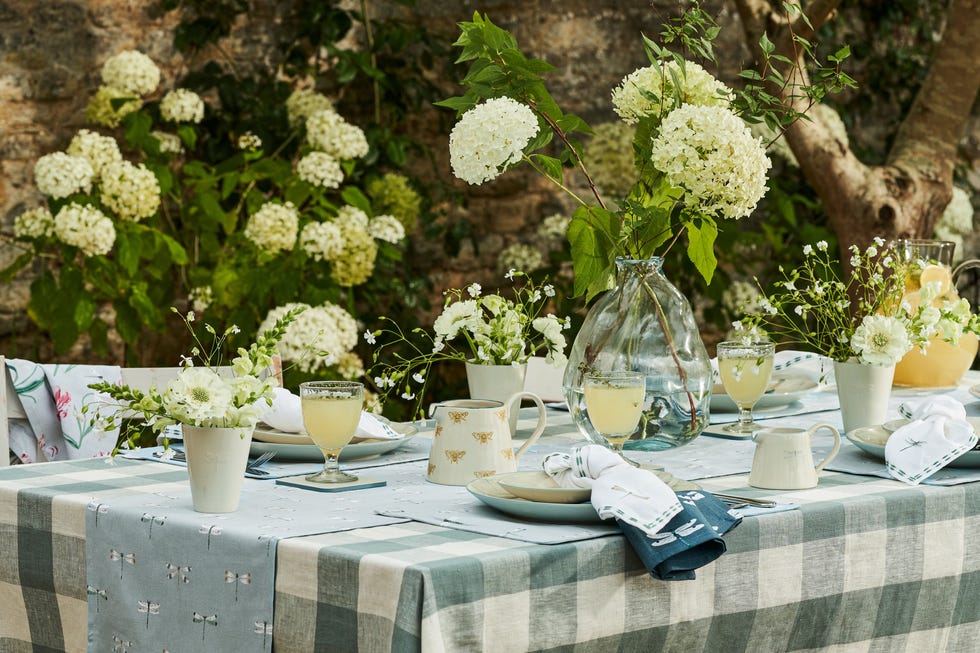 outdoor tablescape
