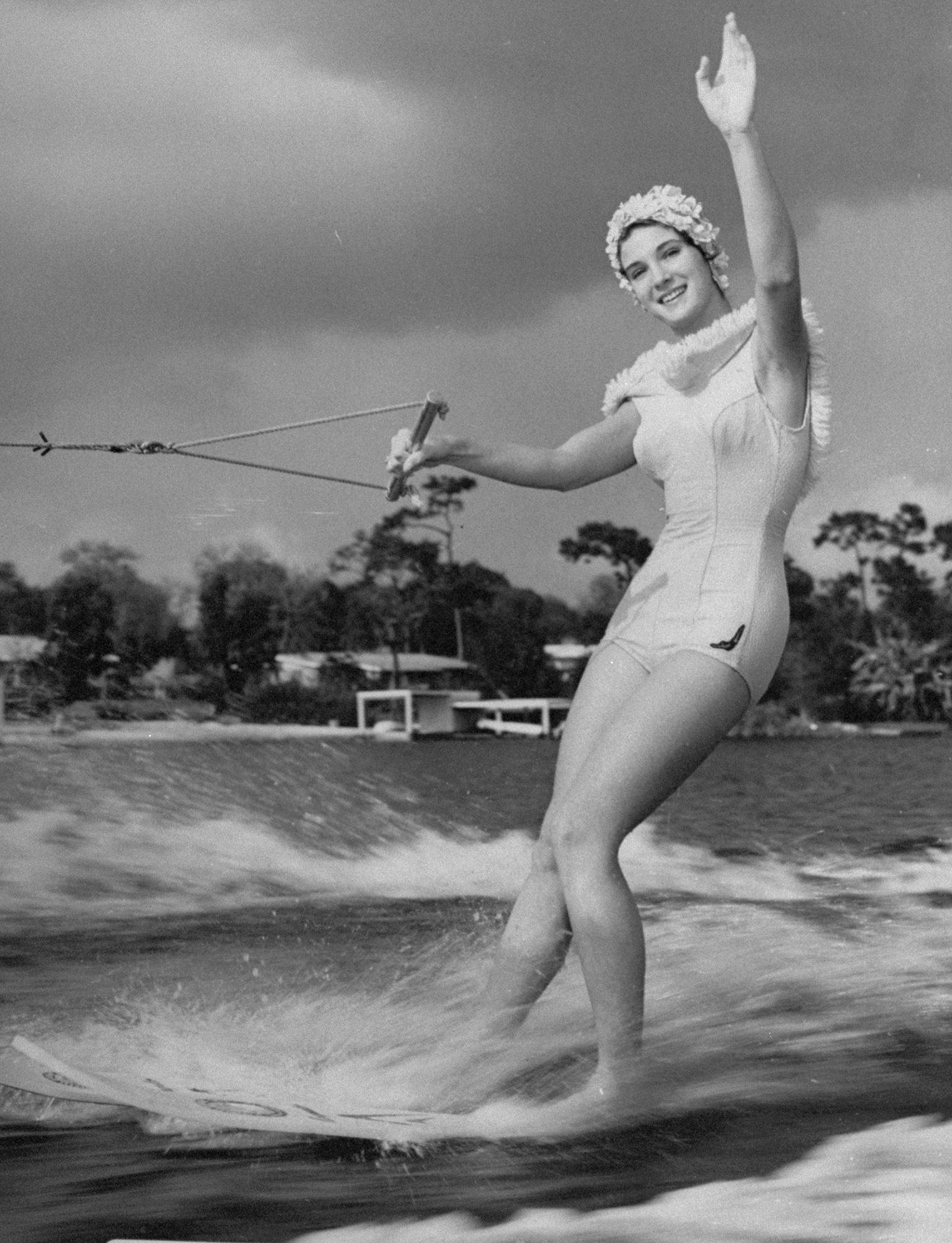 Miss America Lynda Lee Mead waves a greeting while water...