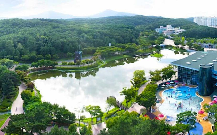 Bird’s eye view of Ulsan Grand Park. The huge pond is visible at the center of the park.