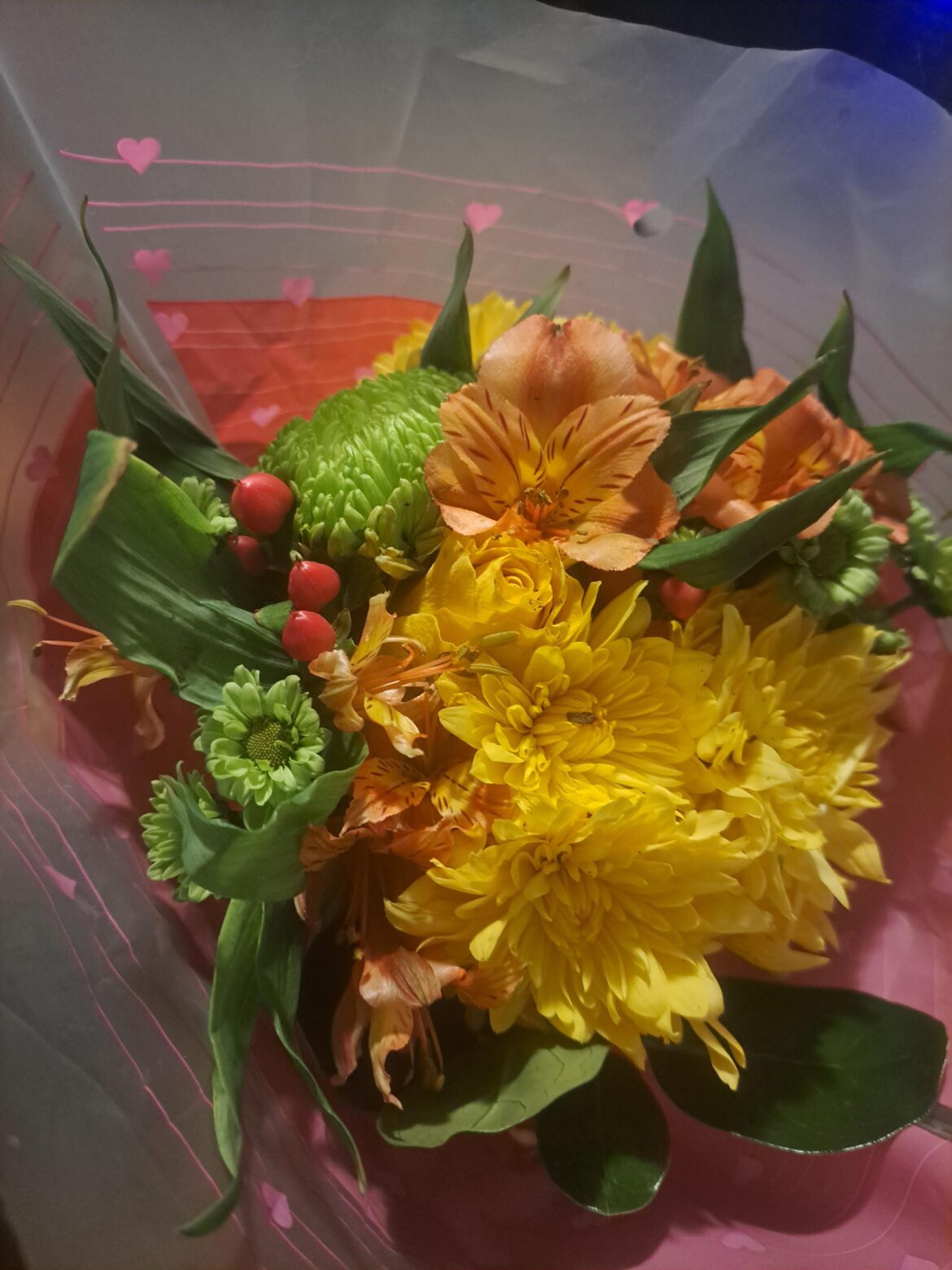 Are there lilies in this bouquet? Are there lilies in this bouquet?