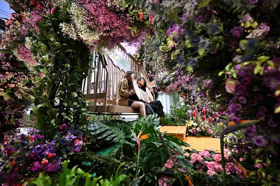 The swing carries 12,888 flowers from more than 60 varieties.