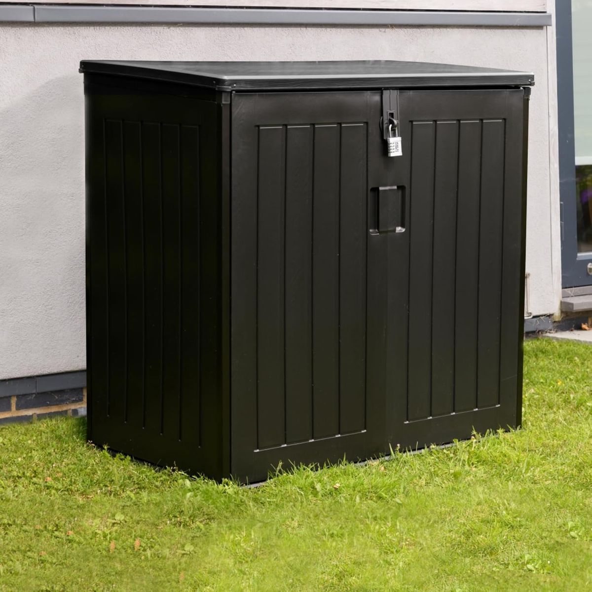 The large storage box is ideal for storing kids' toys